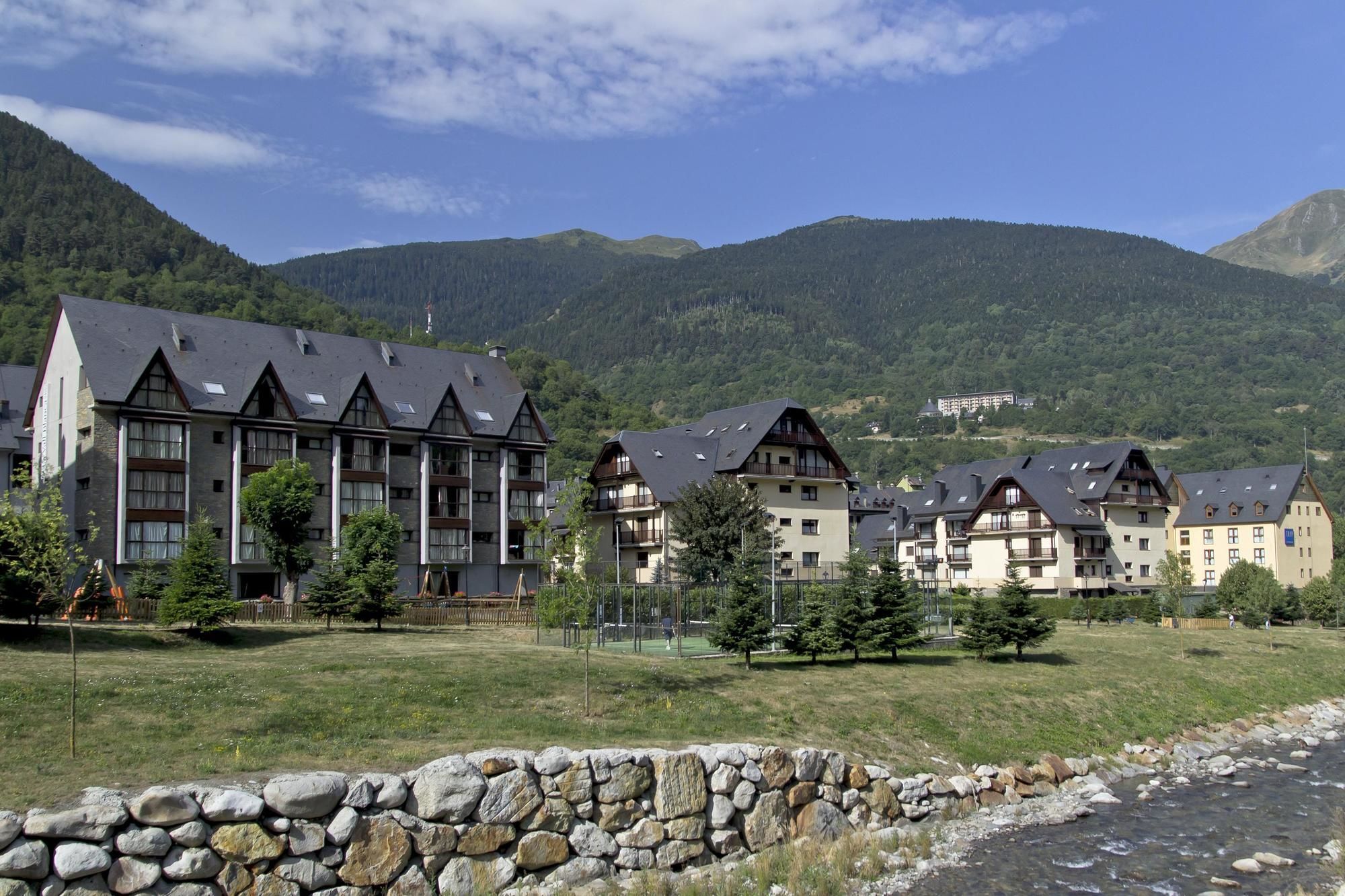 Aparthotel La Vall Blanca Vielha Exterior foto